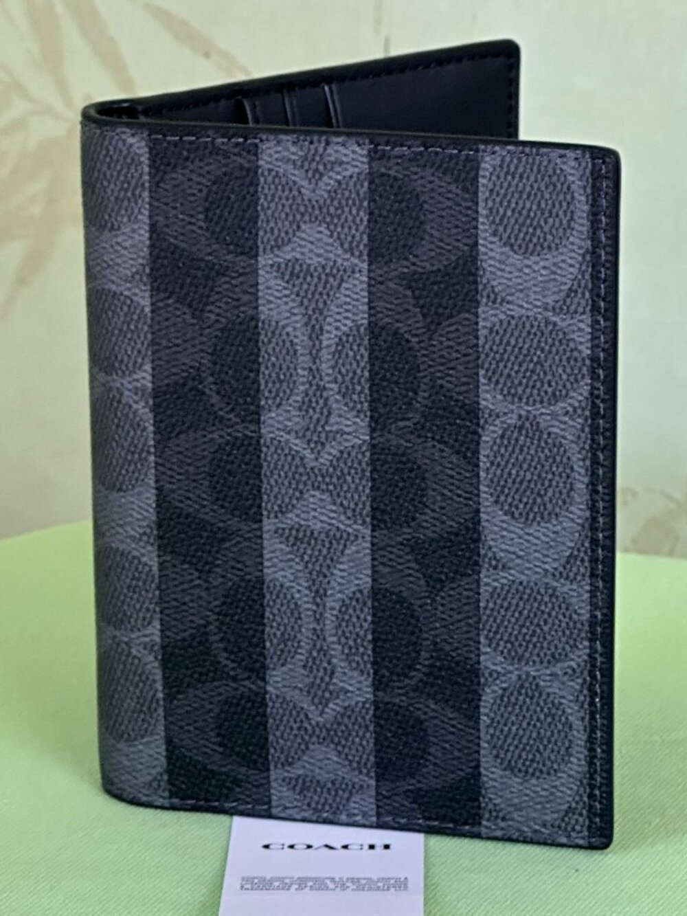 COACH PASSPORT CASE:NWTSIGNATURE CANVAS STRIPE